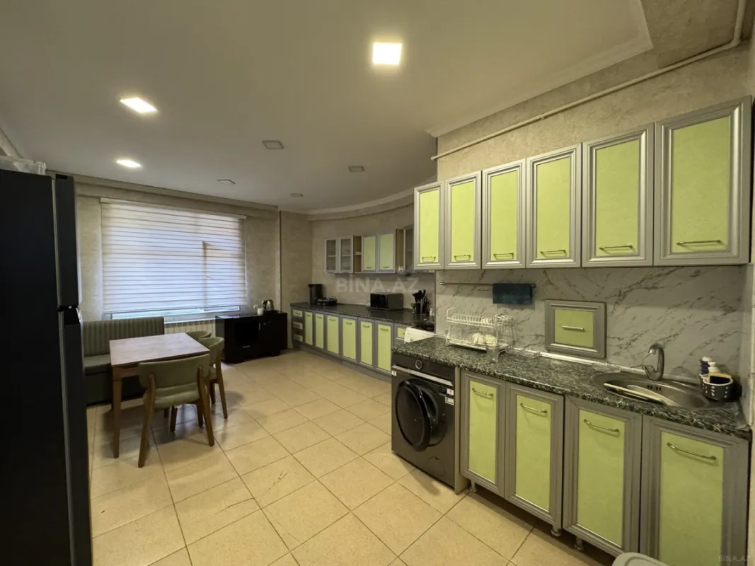 Satılır 4 otaqlı mənzil 310 m²