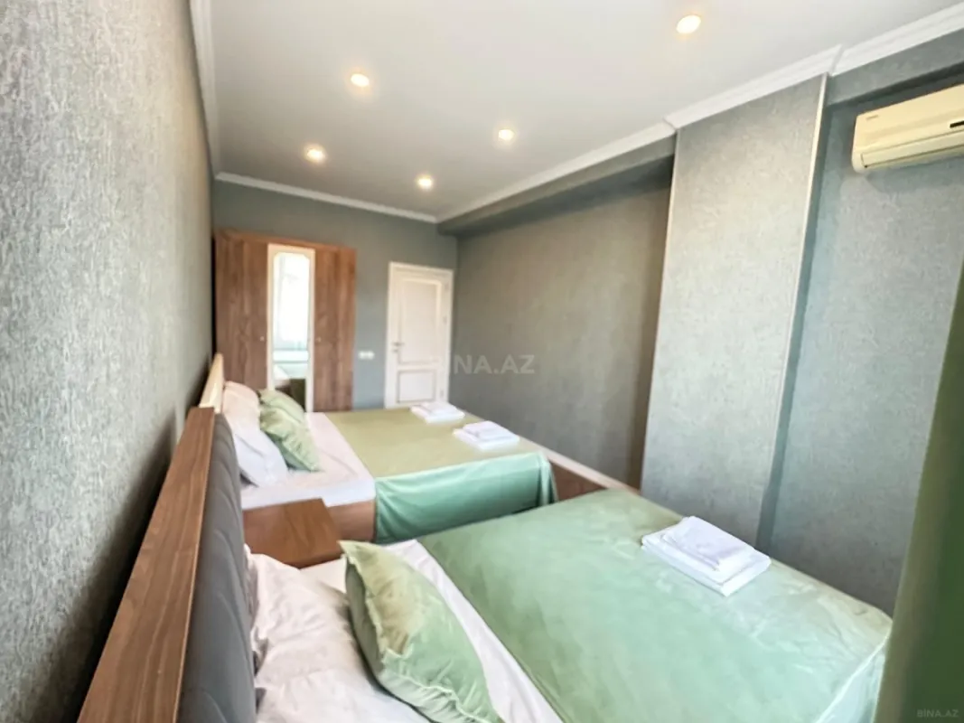 Satılır 4 otaqlı mənzil 310 m²