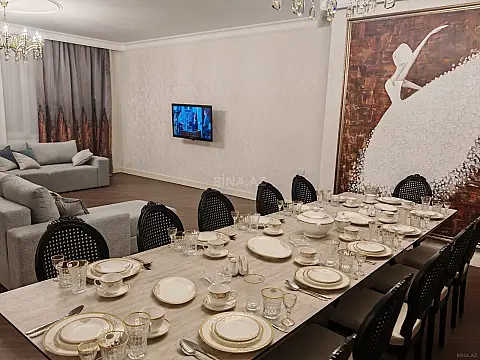 Satılır 4 otaqlı mənzil 310 m²