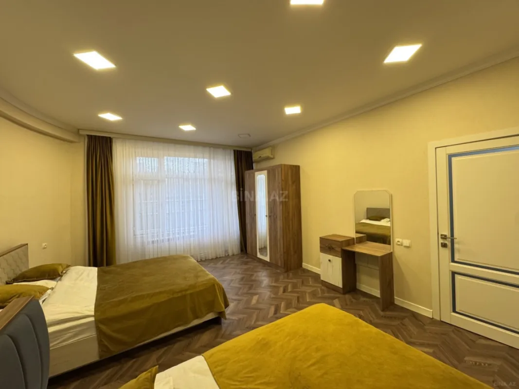 Satılır 4 otaqlı mənzil 310 m²