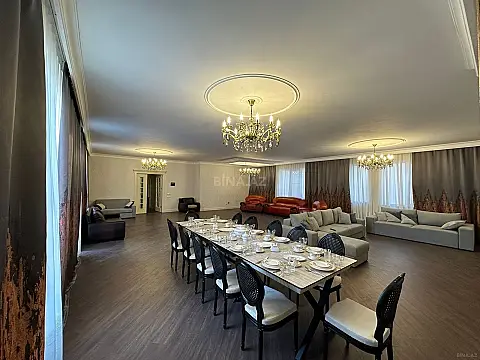 Satılır 4 otaqlı mənzil 310 m²