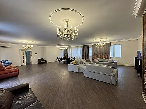 Satılır 4 otaqlı mənzil 310 m²