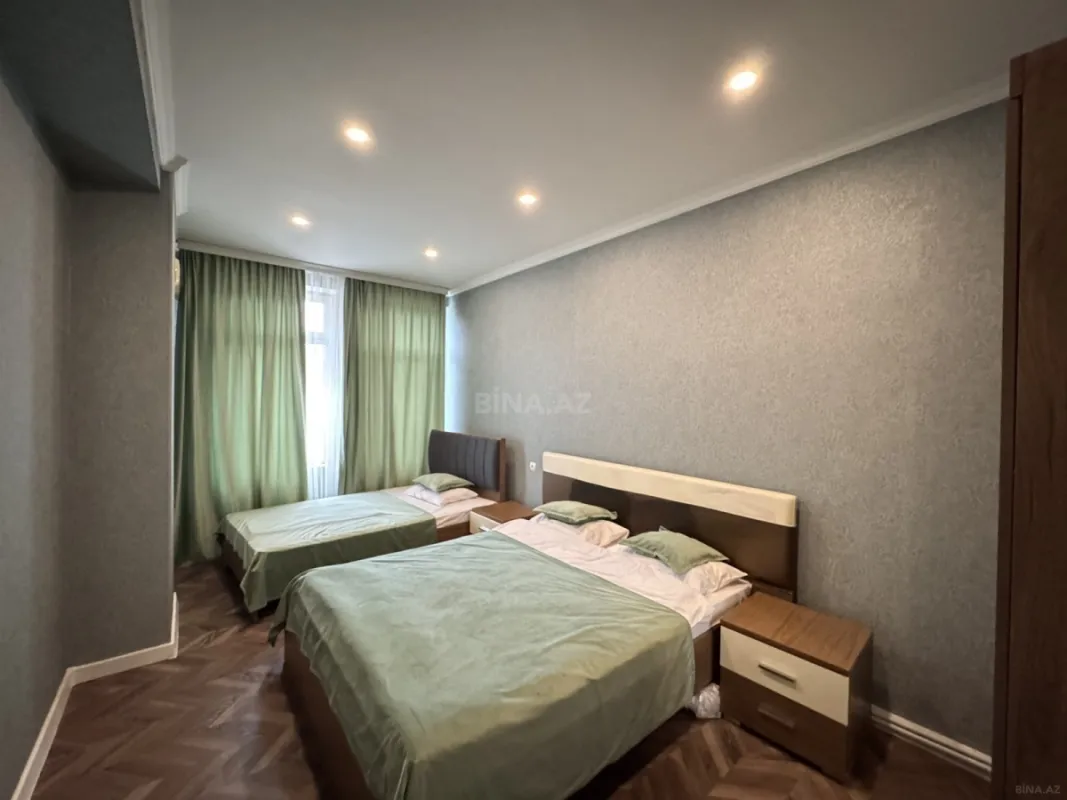 Satılır 4 otaqlı mənzil 310 m²