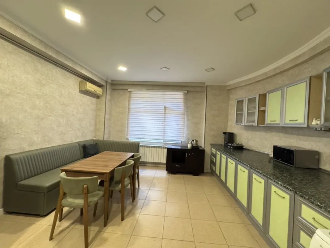 Satılır 4 otaqlı mənzil 310 m²