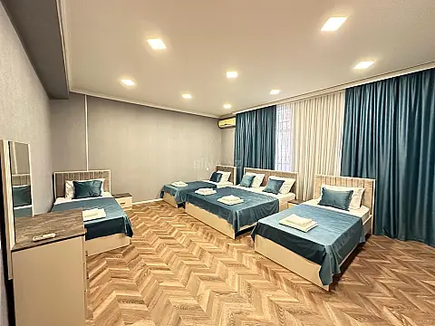Satılır 4 otaqlı mənzil 310 m²