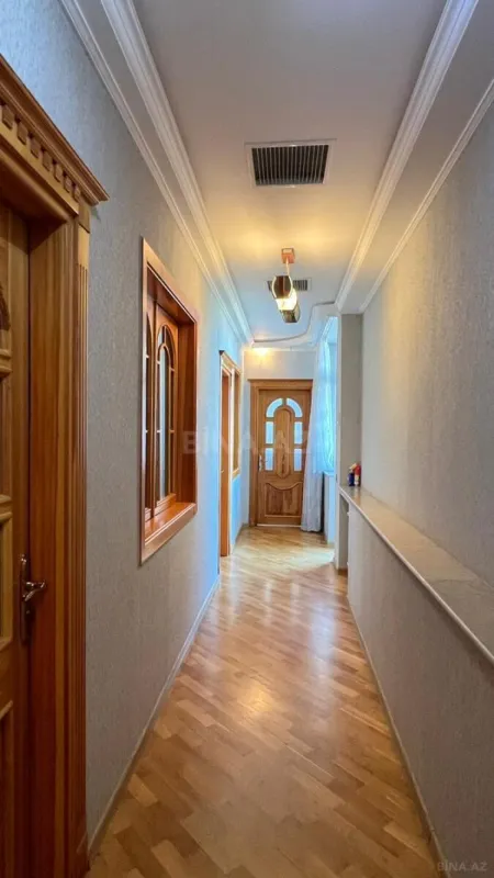 Satılır 5 otaqlı mənzil 190 m²