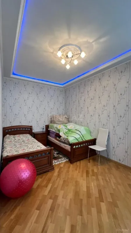 Satılır 5 otaqlı mənzil 190 m²