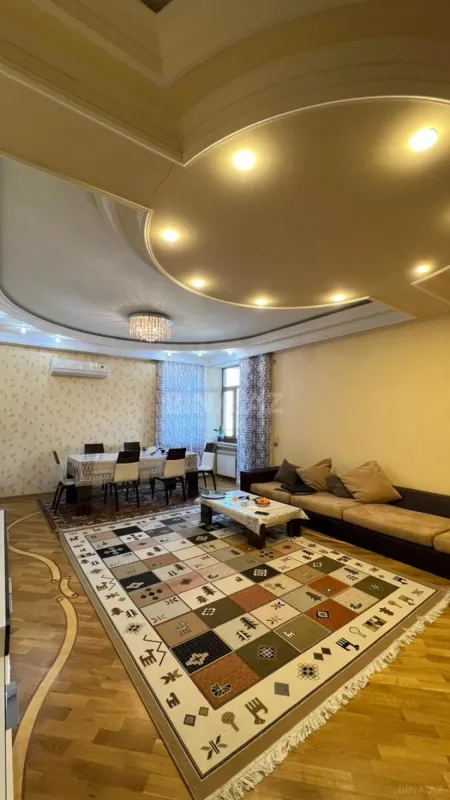 Satılır 5 otaqlı mənzil 190 m²