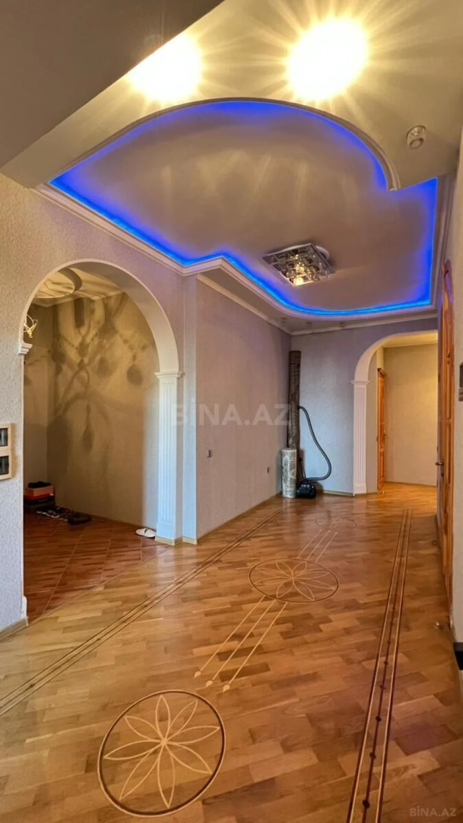 Satılır 5 otaqlı mənzil 190 m²