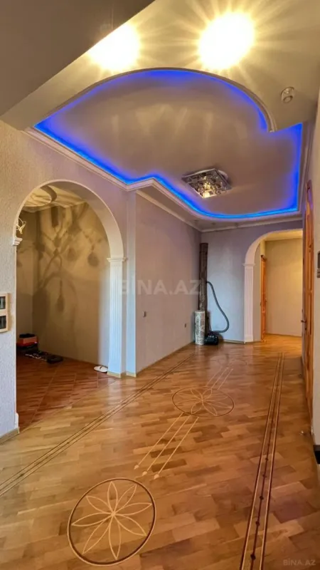 Satılır 5 otaqlı mənzil 190 m²