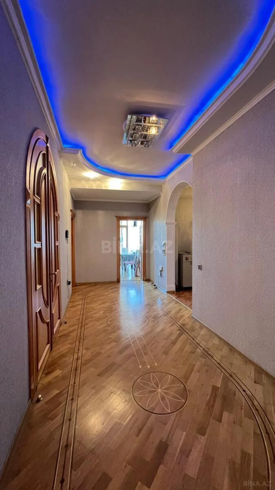 Satılır 5 otaqlı mənzil 190 m²