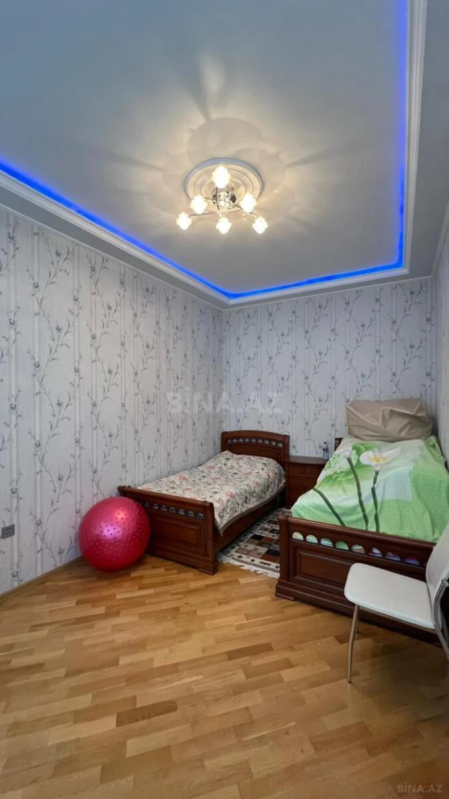Satılır 5 otaqlı mənzil 190 m²