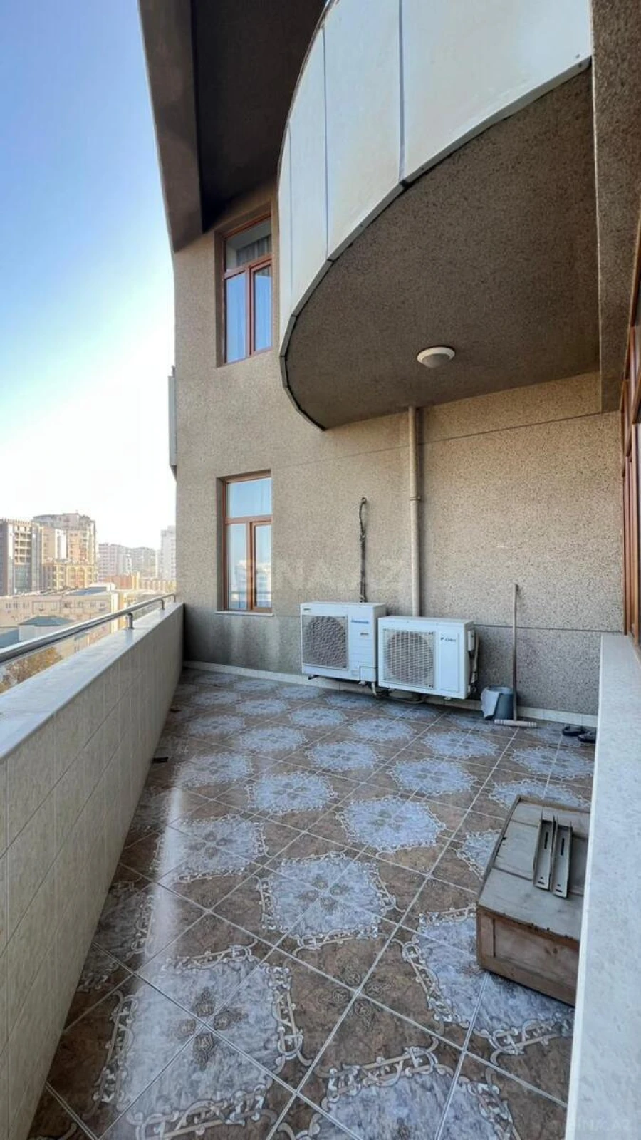 Satılır 5 otaqlı mənzil 190 m²