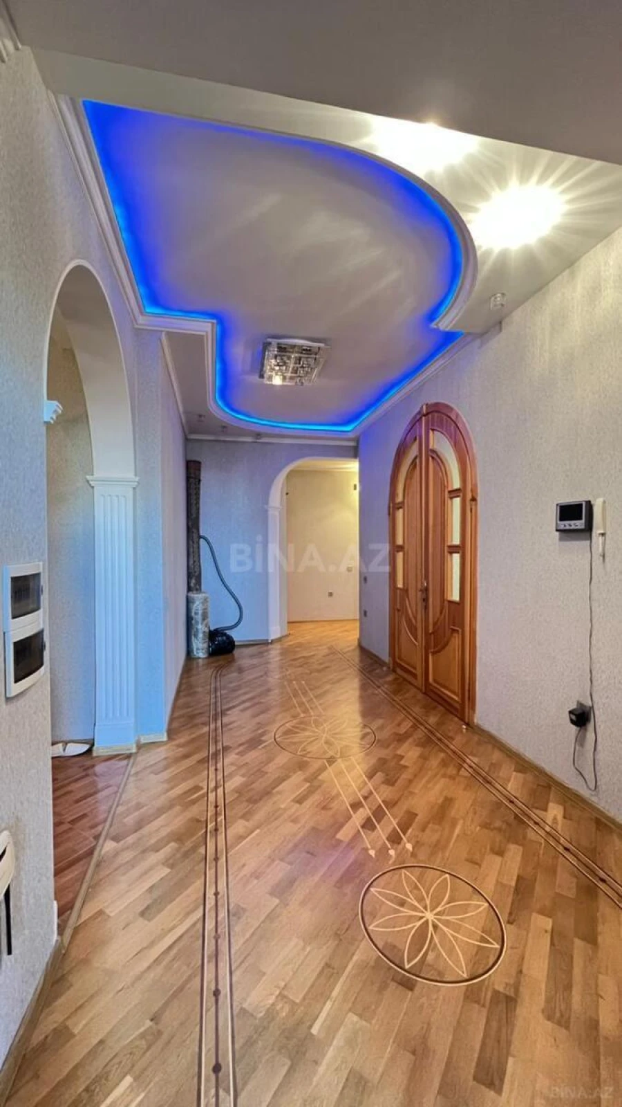 Satılır 5 otaqlı mənzil 190 m²