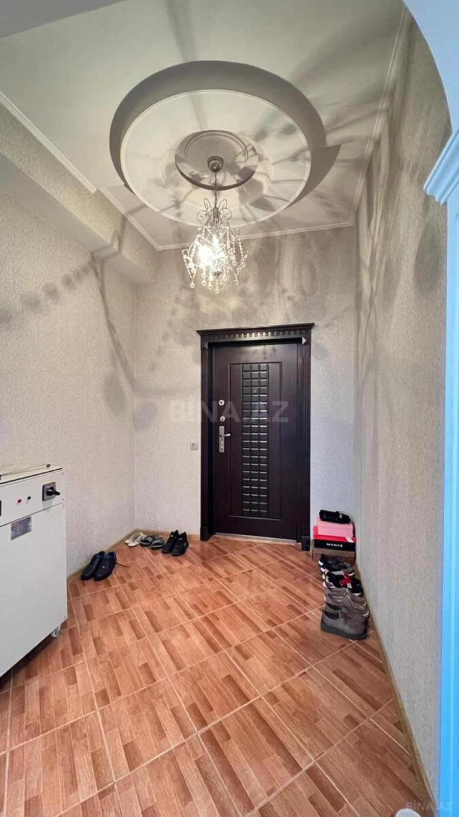 Satılır 5 otaqlı mənzil 190 m²