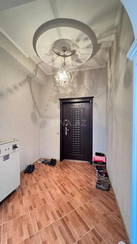 Satılır 5 otaqlı mənzil 190 m²