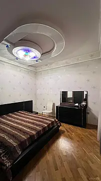 Satılır 5 otaqlı mənzil 190 m²