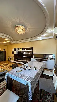 Satılır 5 otaqlı mənzil 190 m²