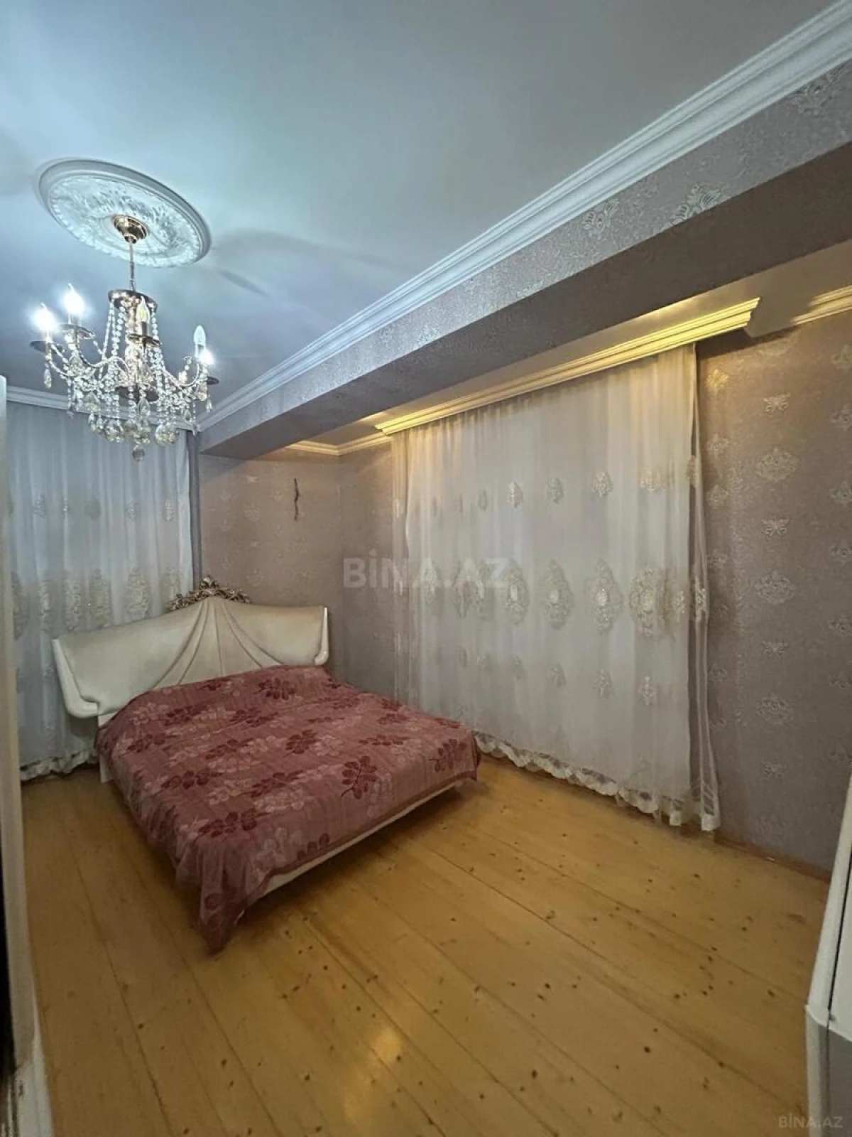 Satılır 3 otaqlı mənzil 126 m²
