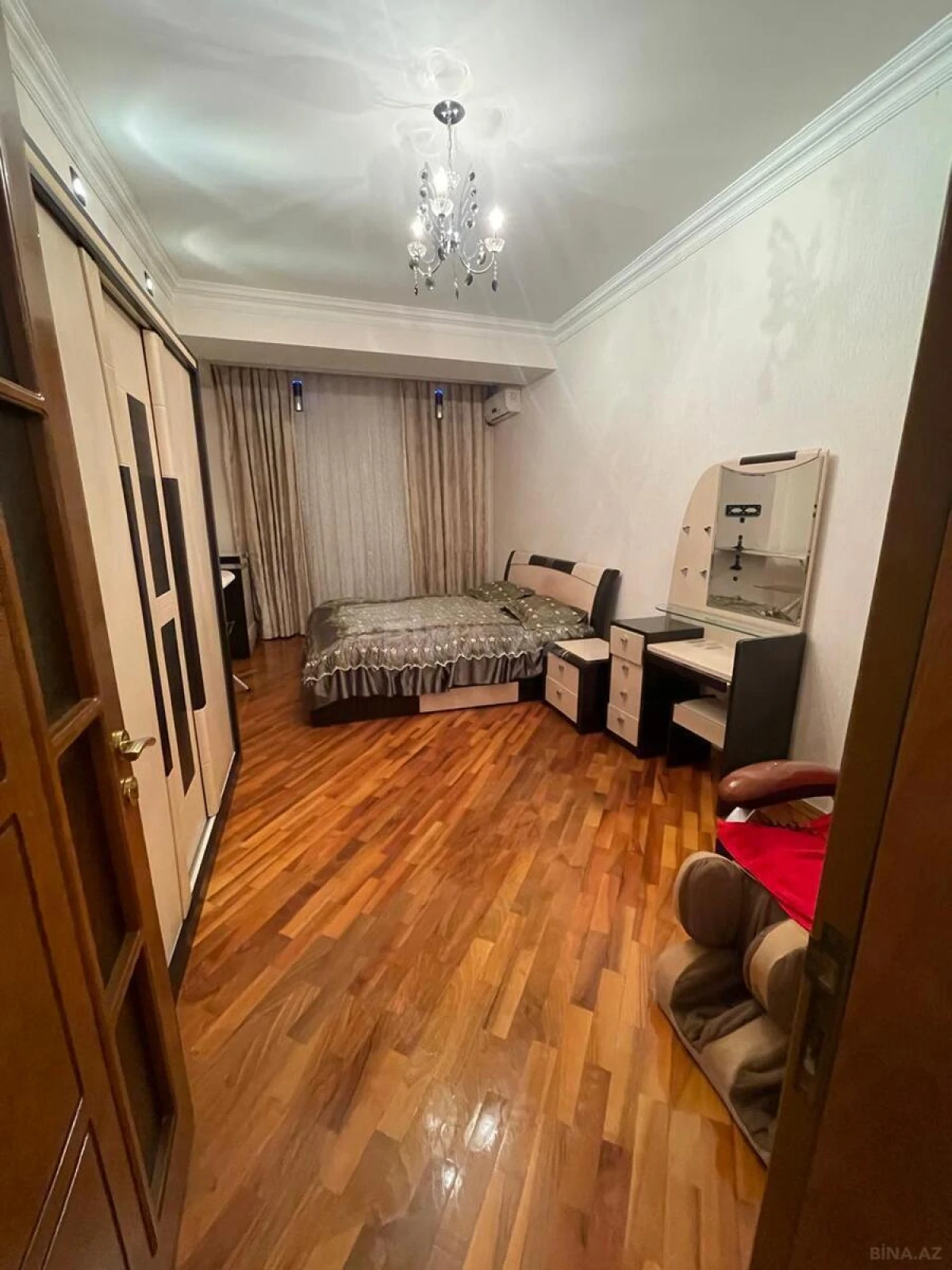 Kirayə verilir 4 otaqlı mənzil 169 m²