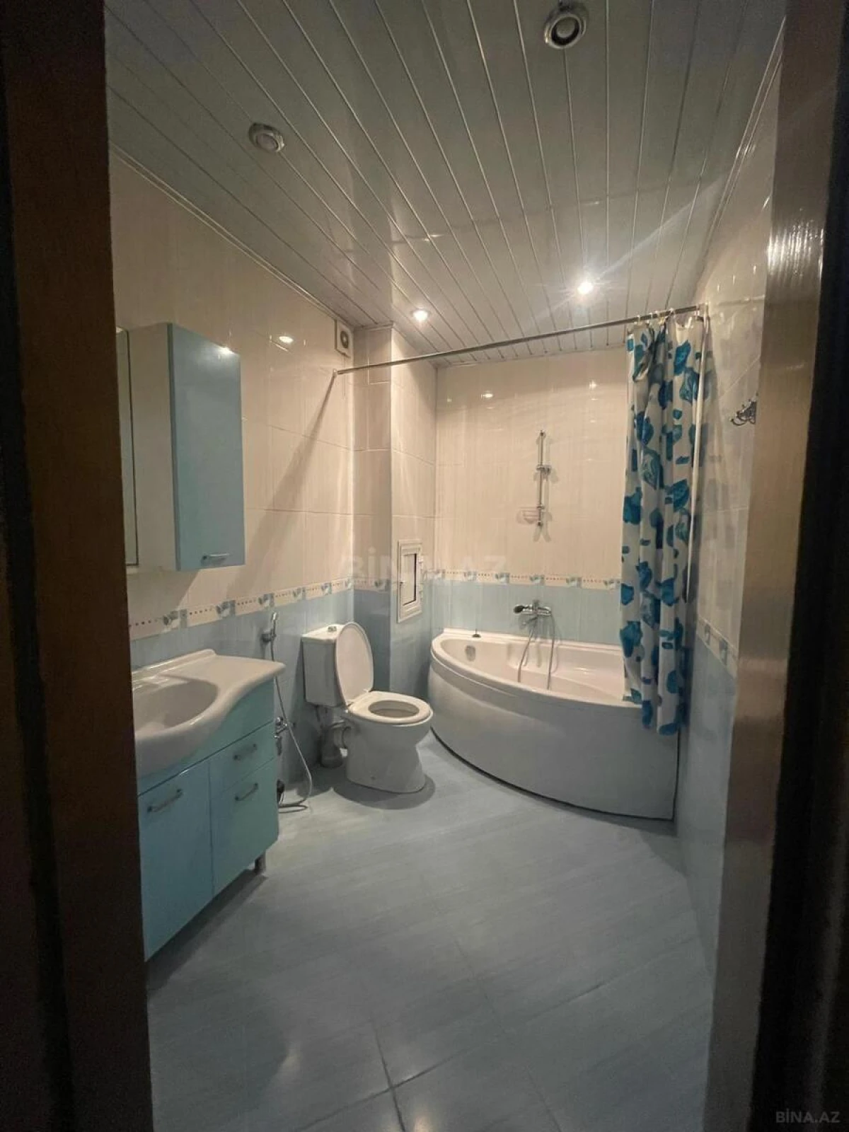 Kirayə verilir 4 otaqlı mənzil 169 m²