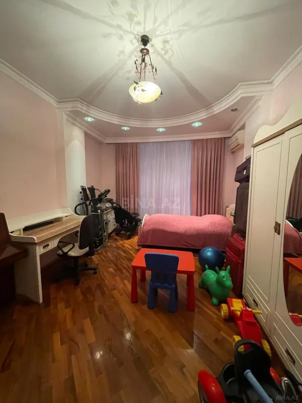 Kirayə verilir 4 otaqlı mənzil 169 m²
