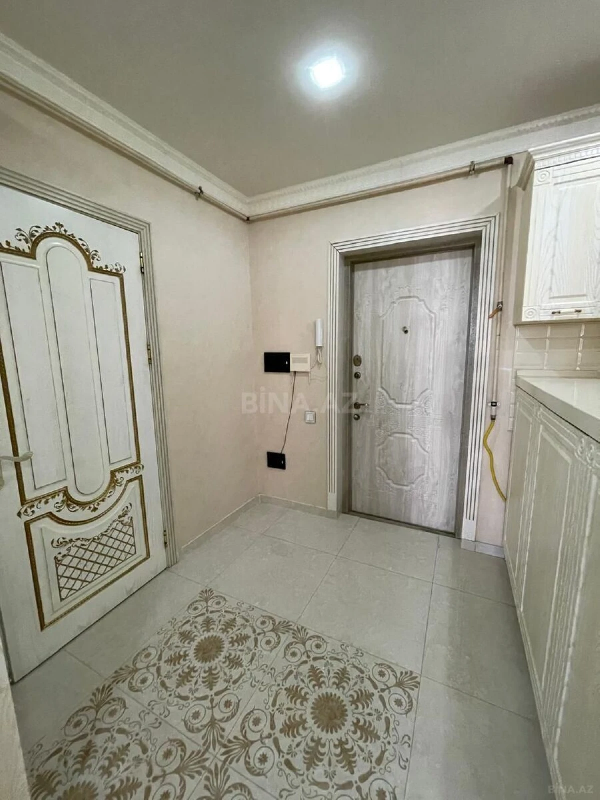 Kirayə verilir 2 otaqlı mənzil 90 m²