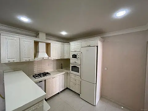 Kirayə verilir 2 otaqlı mənzil 90 m²