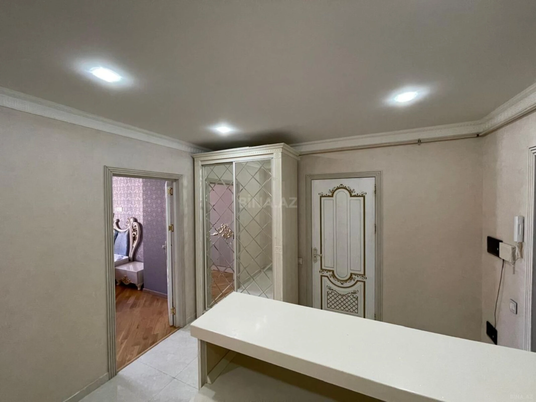 Kirayə verilir 2 otaqlı mənzil 90 m²