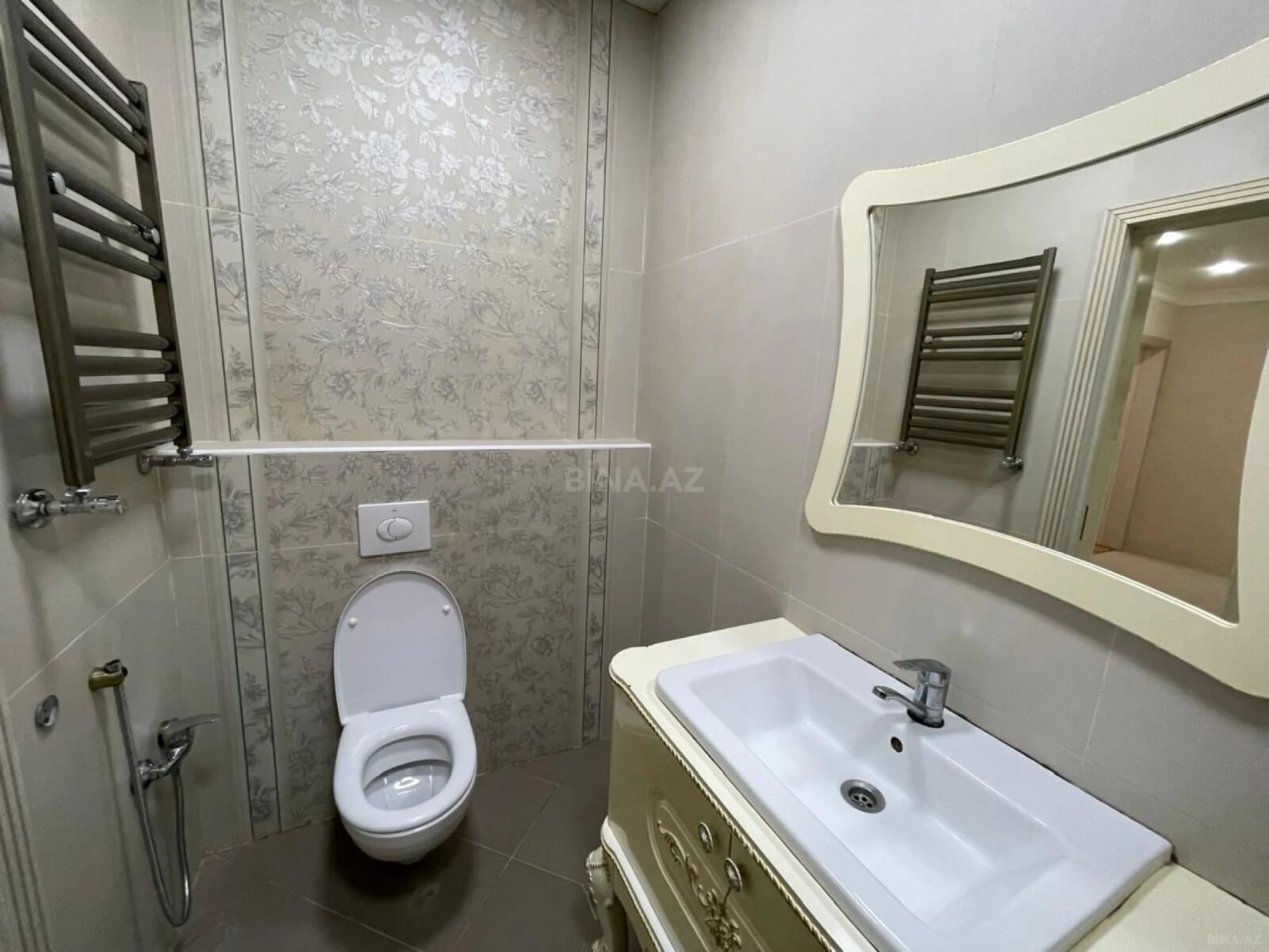 Kirayə verilir 2 otaqlı mənzil 90 m²