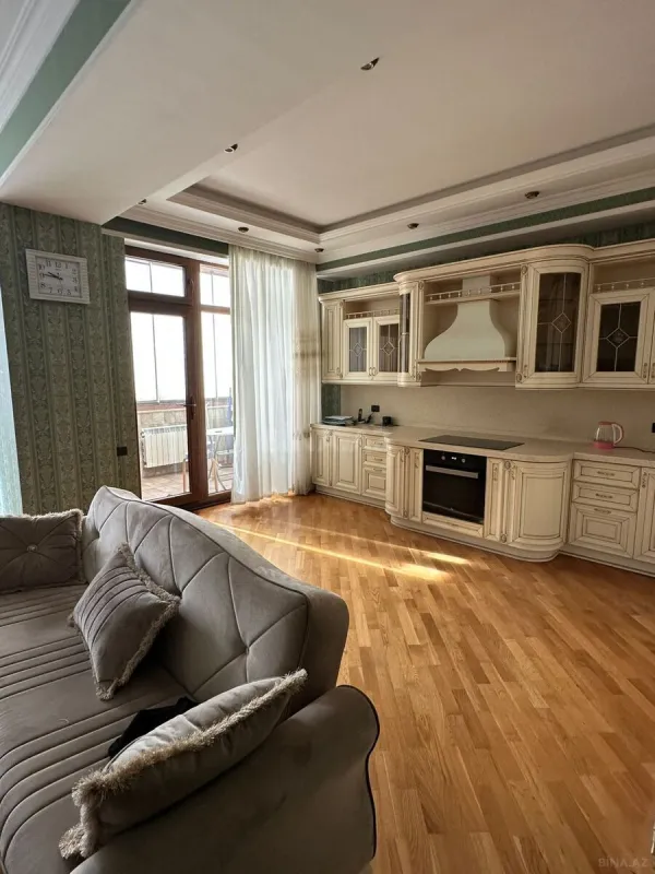 Kirayə verilir 3 otaqlı mənzil 98 m²