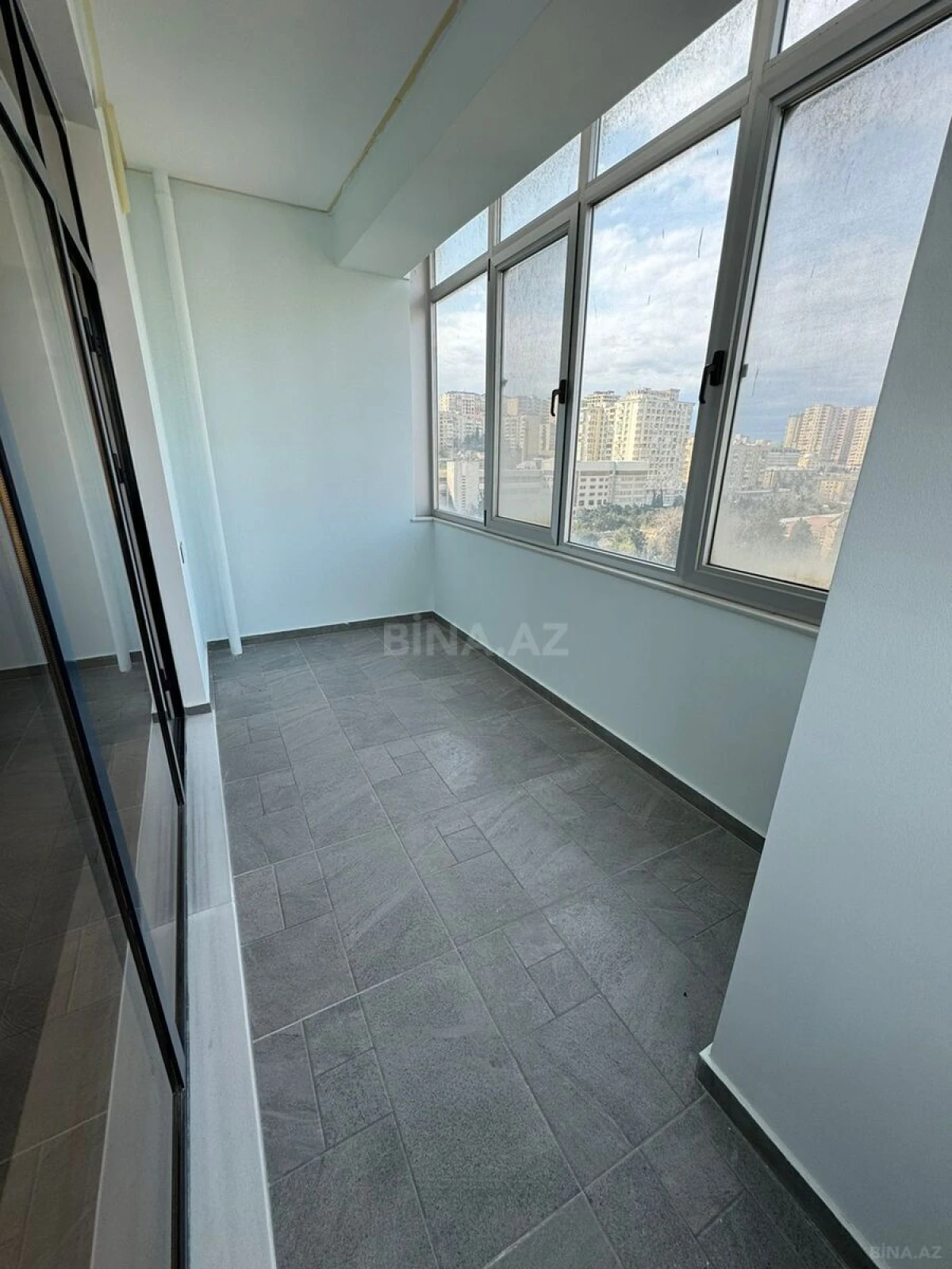 Satılır 4 otaqlı mənzil 253 m²