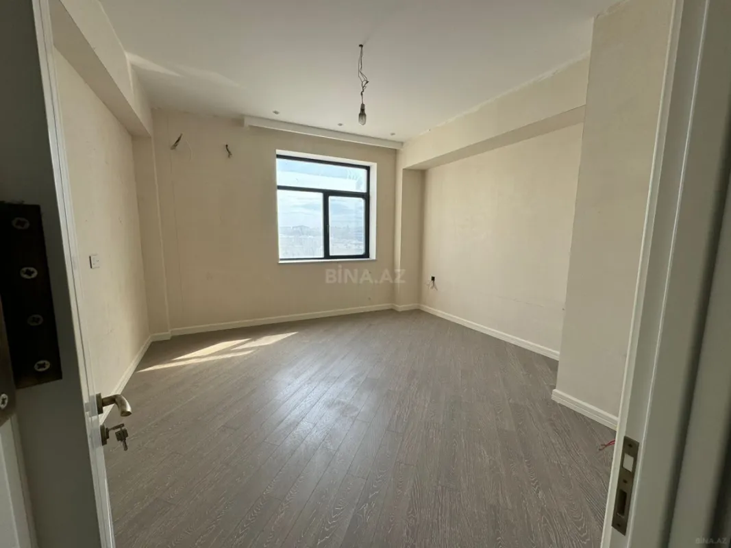 Satılır 4 otaqlı mənzil 253 m²
