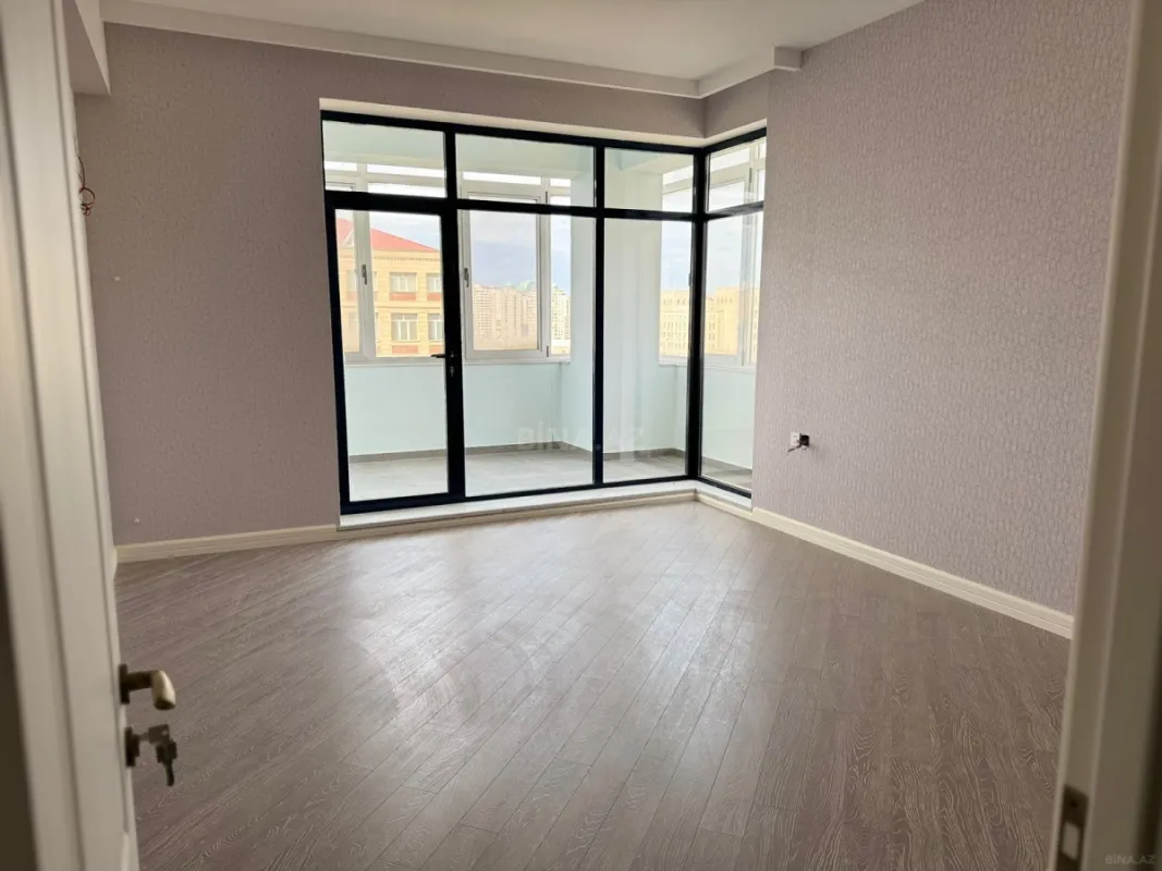Satılır 4 otaqlı mənzil 253 m²