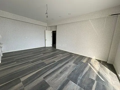 Satılır 4 otaqlı mənzil 253 m²