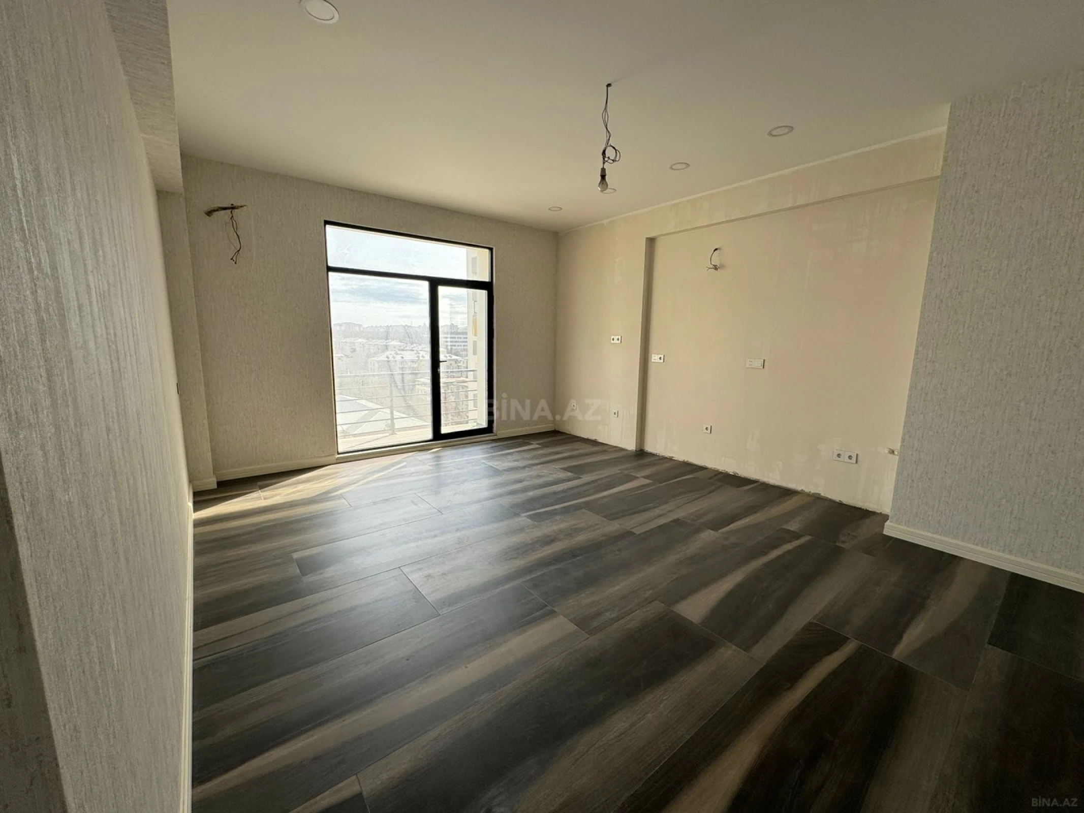 Satılır 4 otaqlı mənzil 253 m²