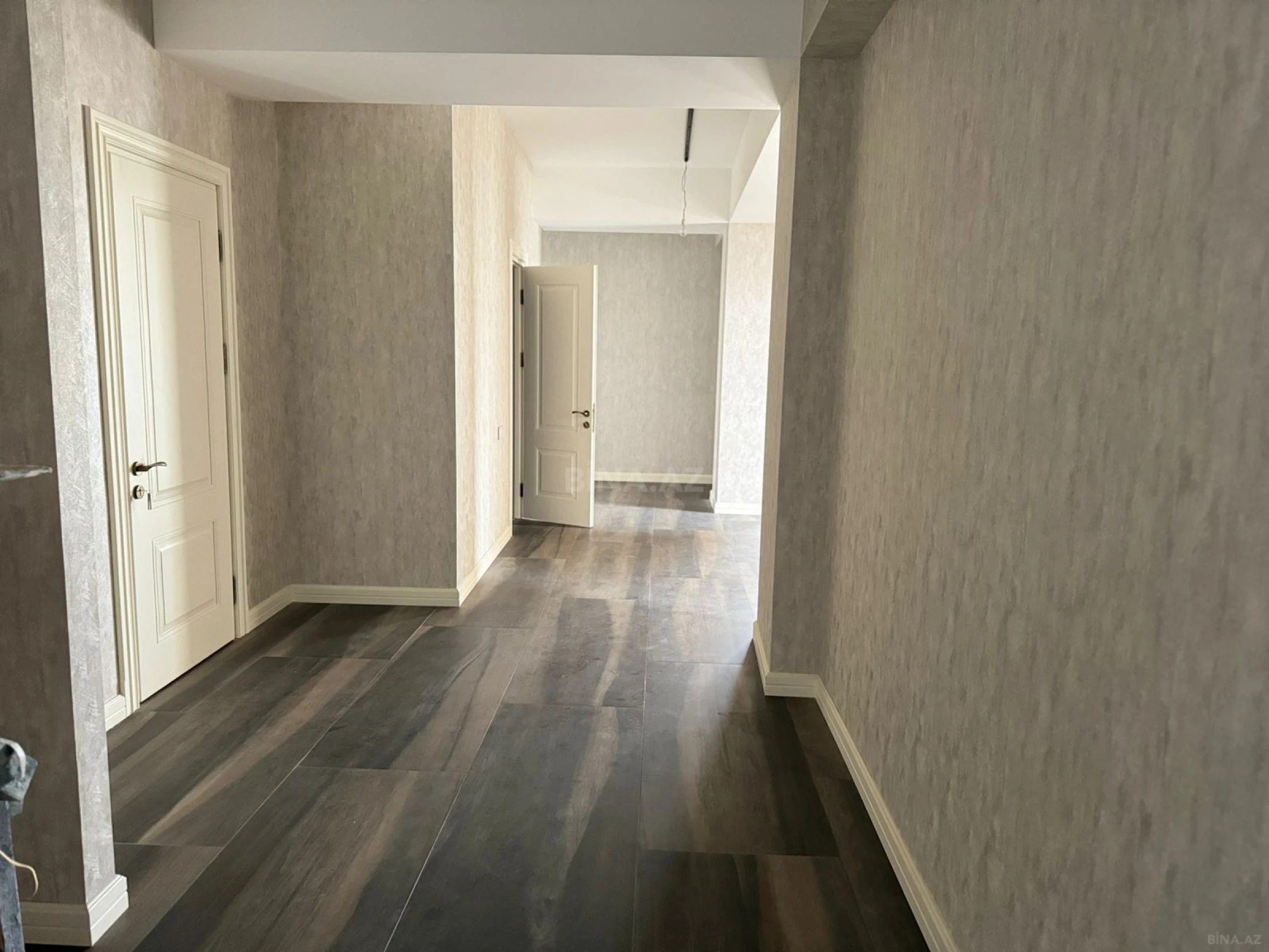 Satılır 4 otaqlı mənzil 253 m²