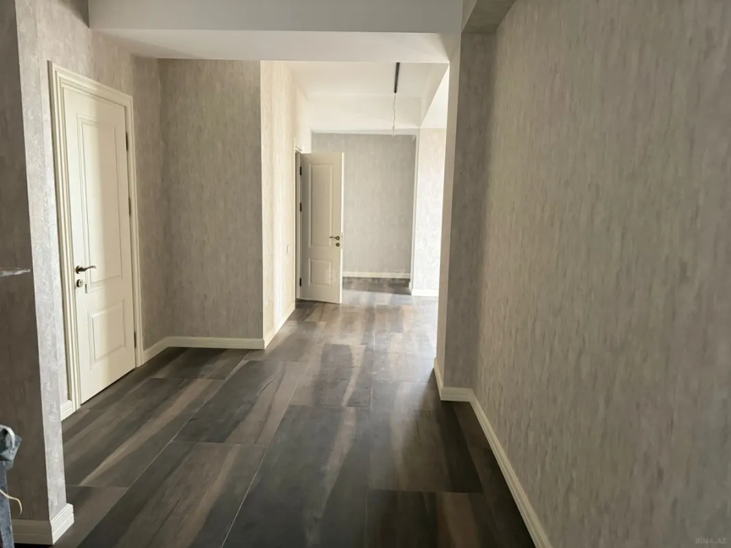 Satılır 4 otaqlı mənzil 253 m²