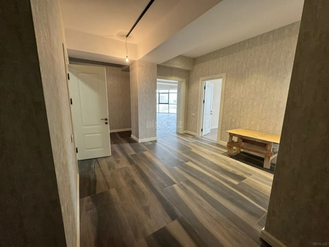 Satılır 4 otaqlı mənzil 253 m²