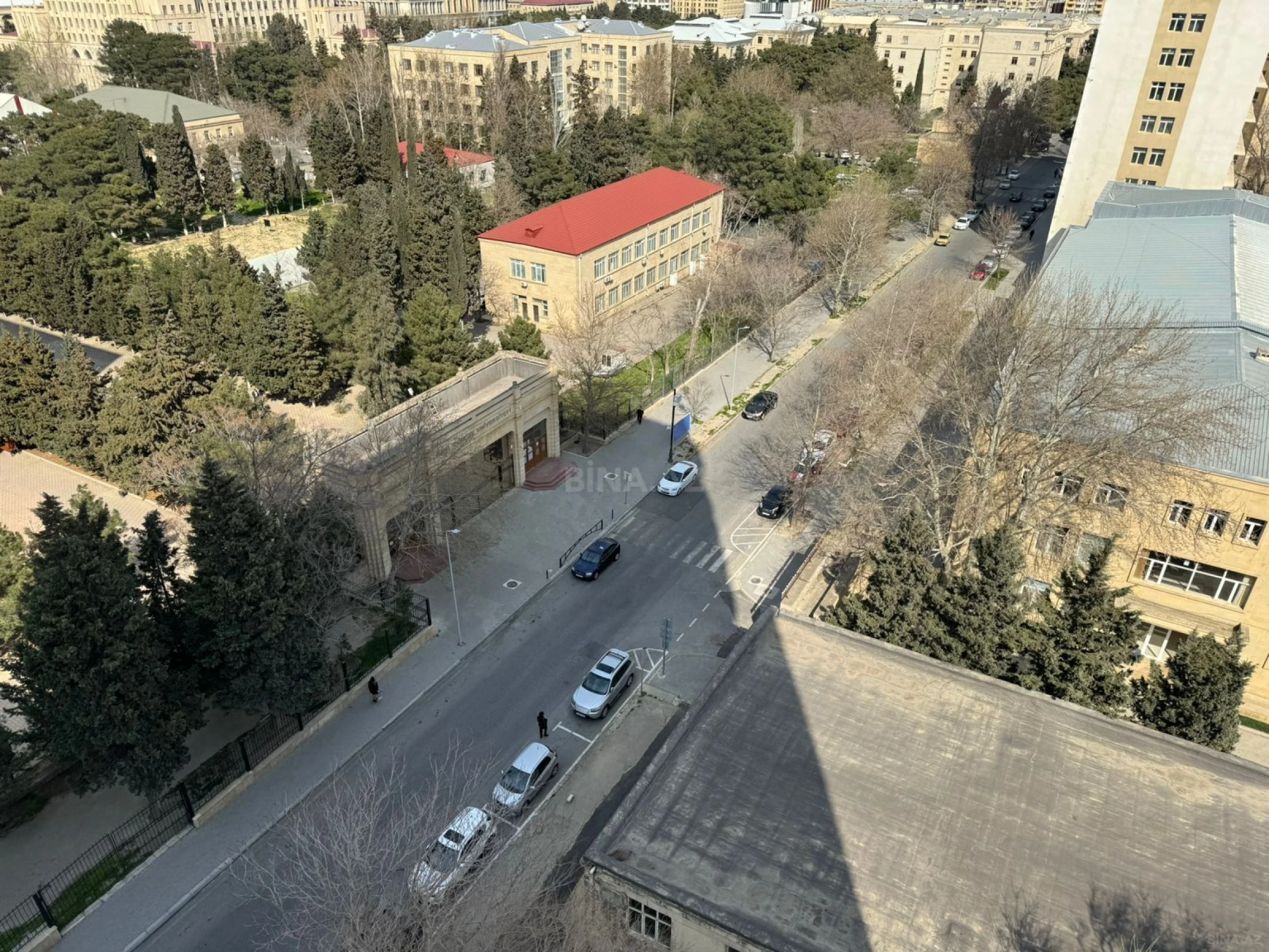 Satılır 4 otaqlı mənzil 253 m²