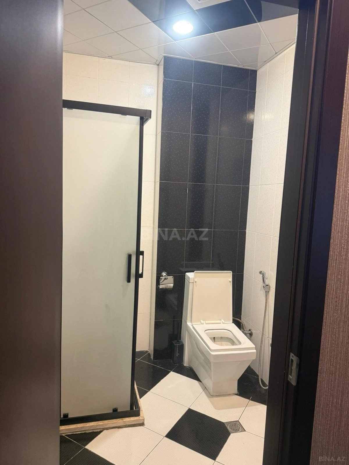 Kirayə verilir 2 otaqlı mənzil 67 m²