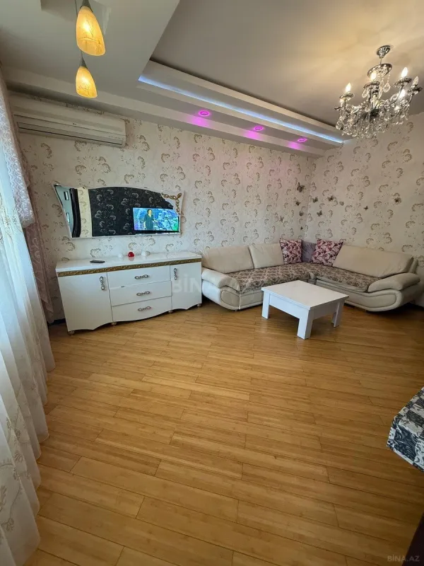 Kirayə verilir 2 otaqlı mənzil 67 m²