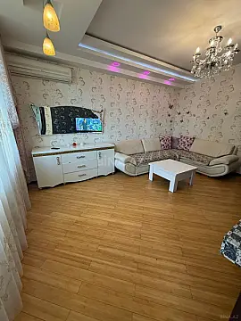 Kirayə verilir 2 otaqlı mənzil 67 m²