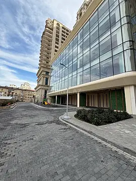 Satılır 4 otaqlı mənzil 147 m²