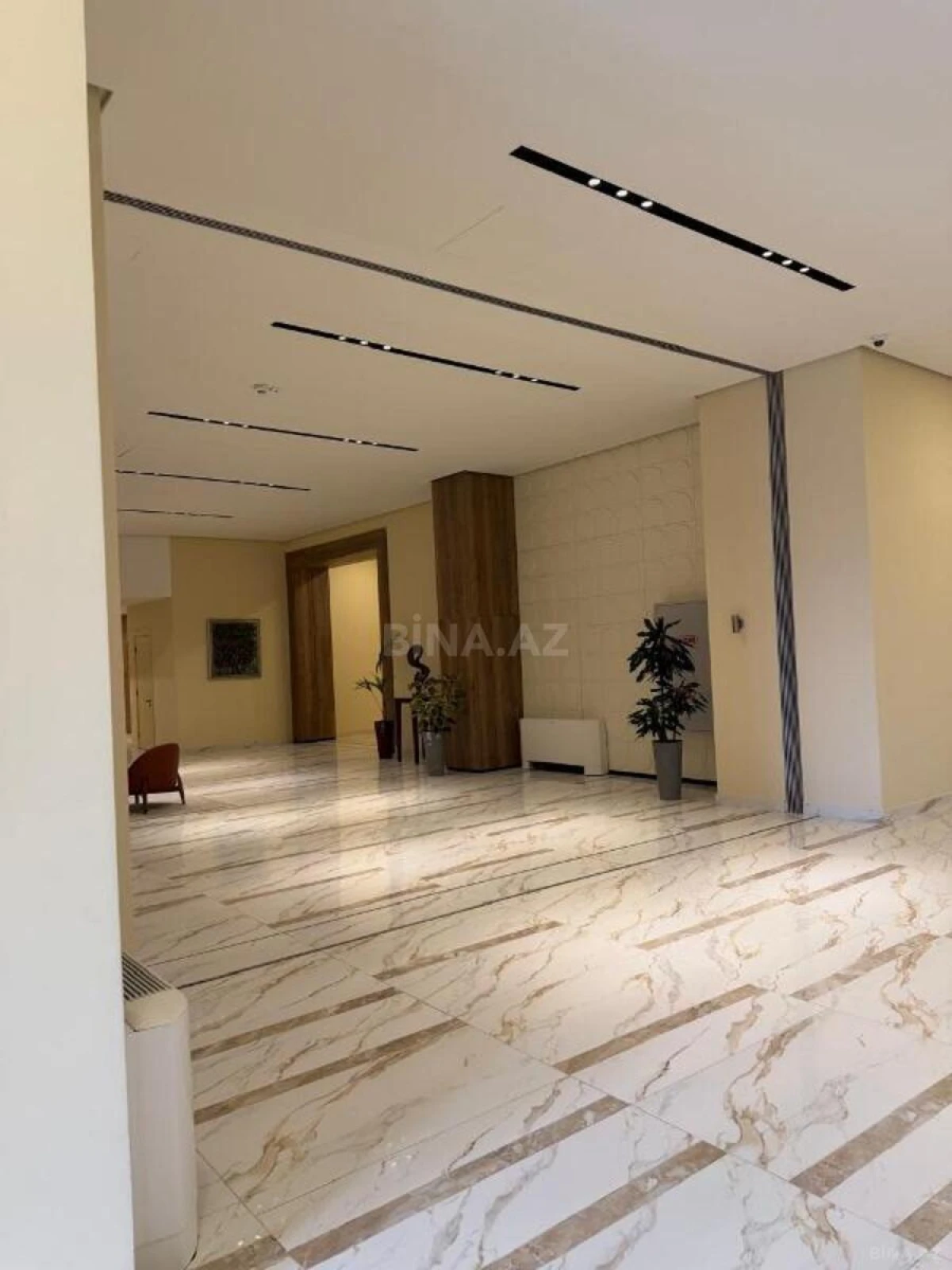 Satılır 4 otaqlı mənzil 147 m²