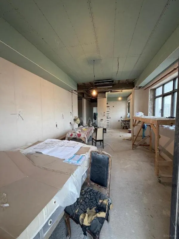 Satılır 4 otaqlı mənzil 147 m²