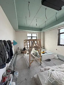 Satılır 4 otaqlı mənzil 147 m²