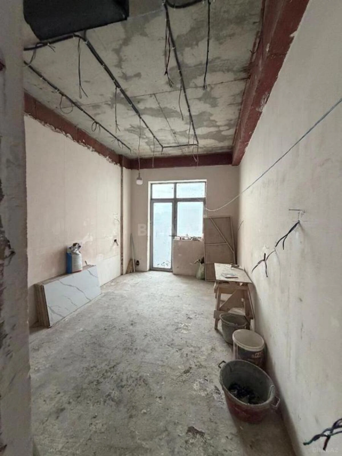 Satılır 4 otaqlı mənzil 147 m²