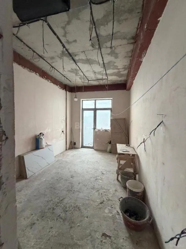 Satılır 4 otaqlı mənzil 147 m²
