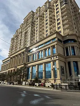 Satılır 4 otaqlı mənzil 147 m²